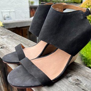 Halogen Black Suede Wedge Heel Sandal W10